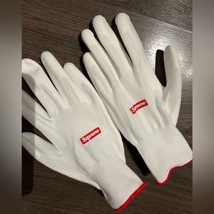 NEVER USED Supreme Rubberized Gloves